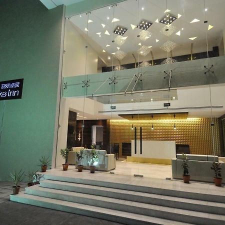 Tarawade Clarks Inn Pune Exterior foto