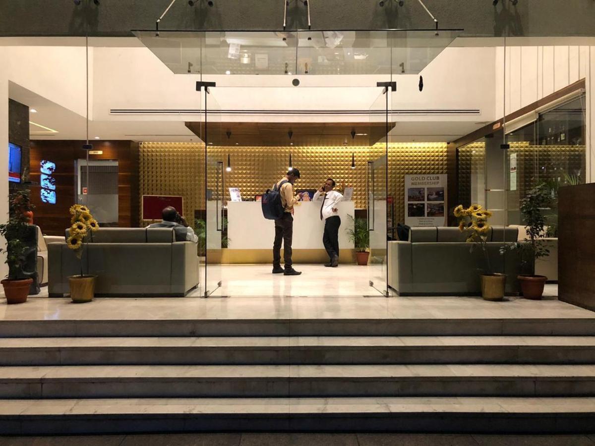 Tarawade Clarks Inn Pune Exterior foto
