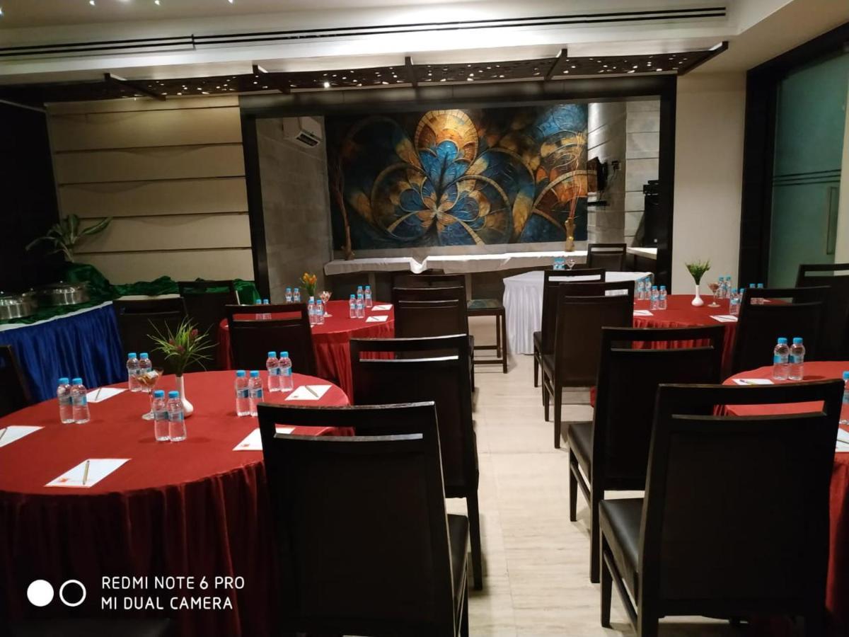 Tarawade Clarks Inn Pune Exterior foto