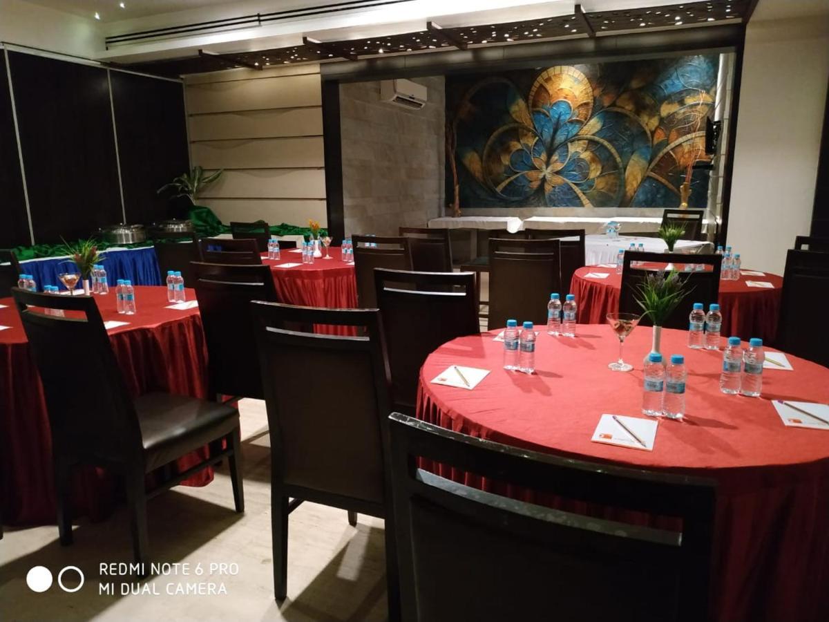 Tarawade Clarks Inn Pune Exterior foto