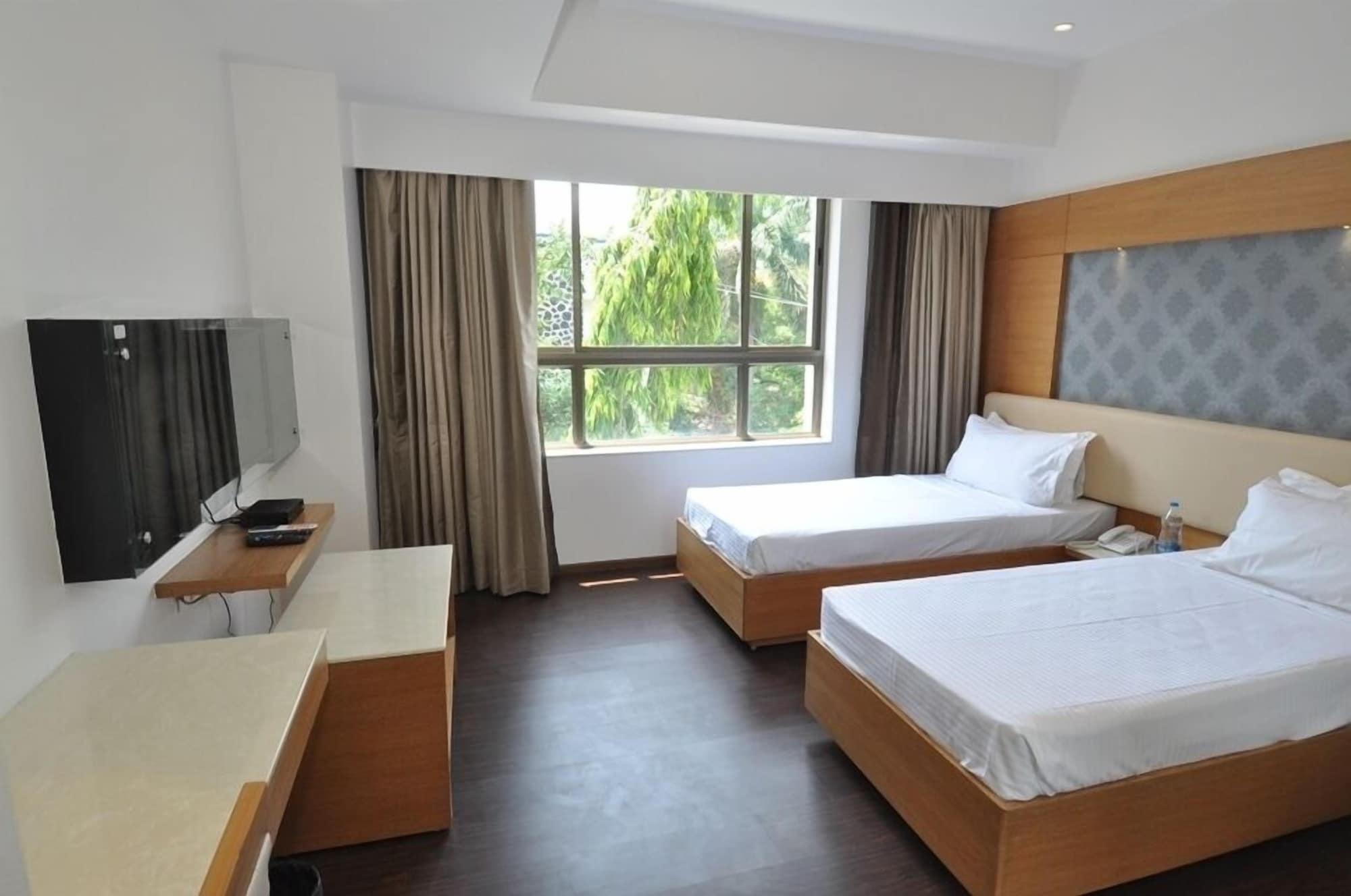 Tarawade Clarks Inn Pune Exterior foto