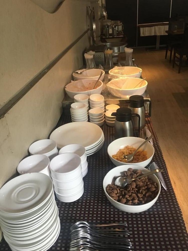 Tarawade Clarks Inn Pune Exterior foto