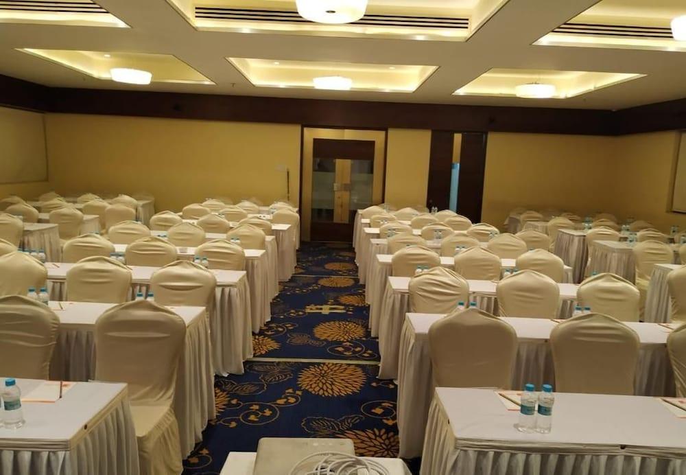 Tarawade Clarks Inn Pune Exterior foto