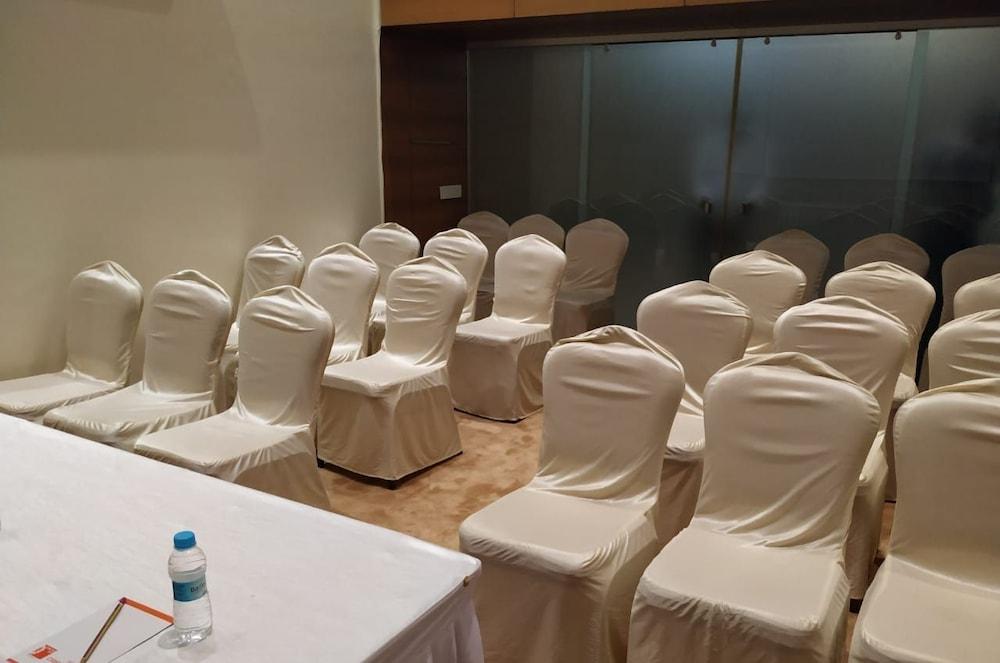 Tarawade Clarks Inn Pune Exterior foto