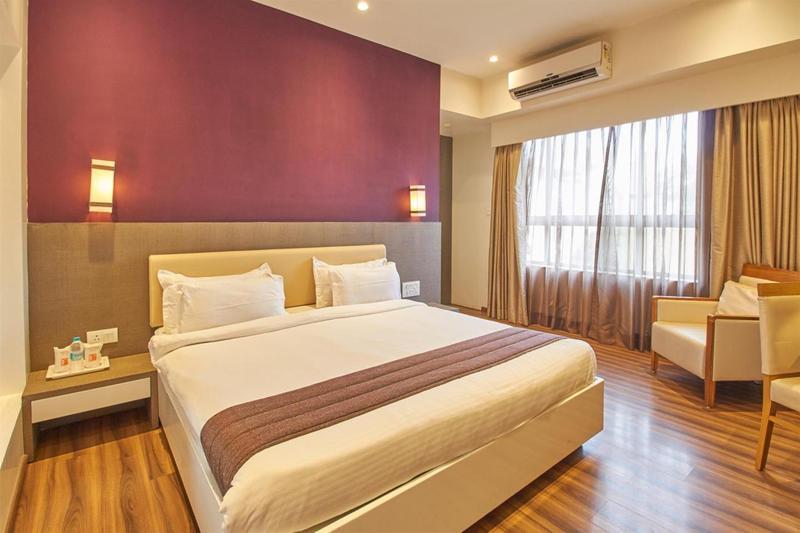 Tarawade Clarks Inn Pune Exterior foto