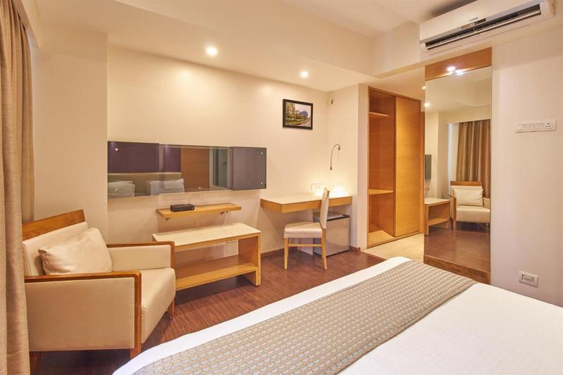 Tarawade Clarks Inn Pune Exterior foto
