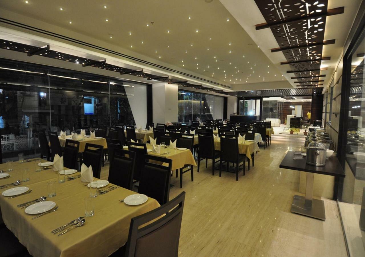 Tarawade Clarks Inn Pune Exterior foto