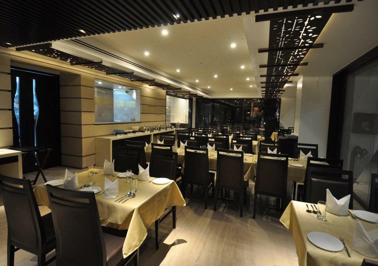 Tarawade Clarks Inn Pune Exterior foto