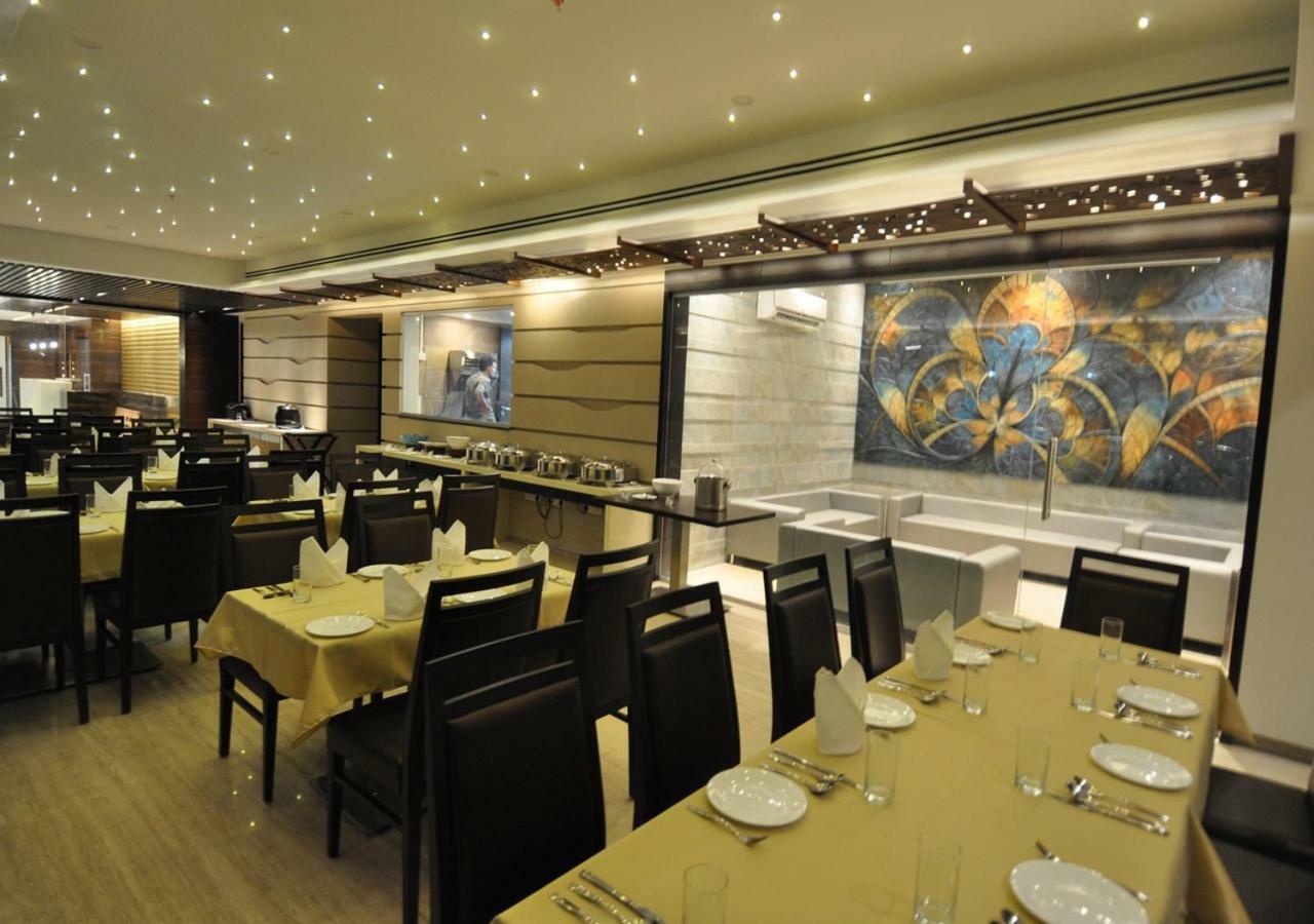 Tarawade Clarks Inn Pune Exterior foto